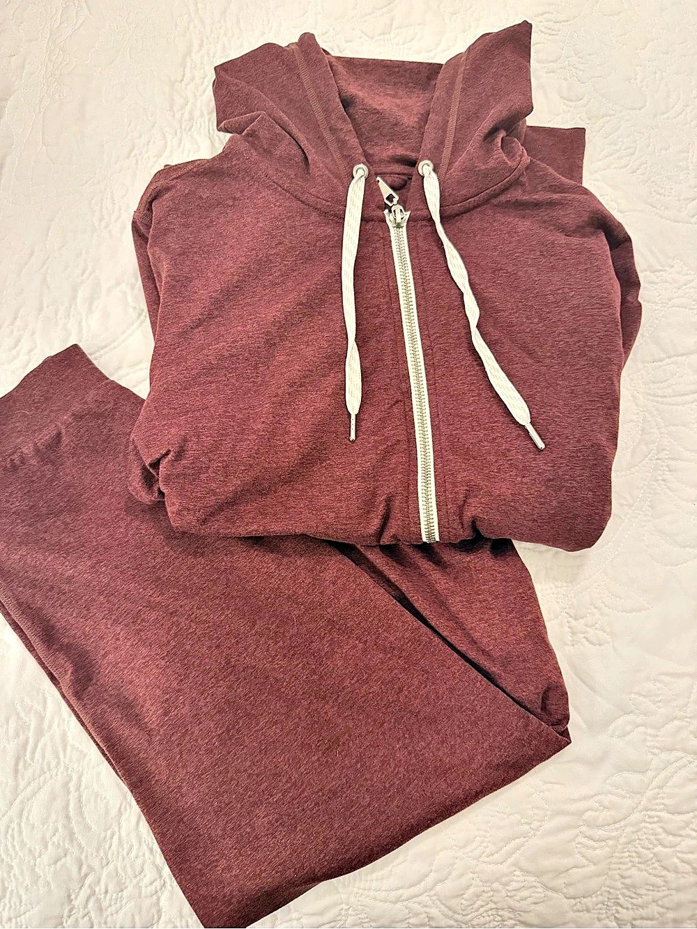 Vuori Burgundy Jogger Set Like New